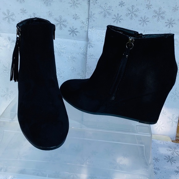 Lexie & Abbie. Black booties size 8.5 - Picture 5 of 15